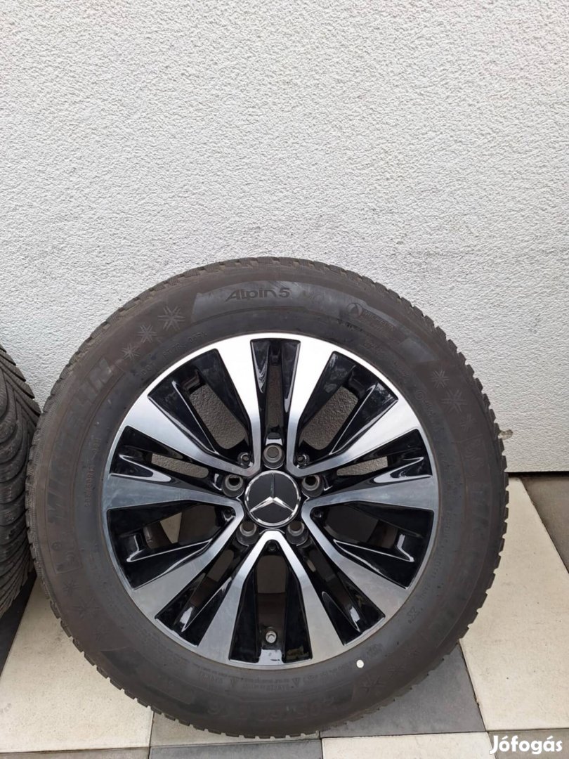 Mercedes gyári 16 colos felni újszerű téligumikkal + Tpms A B C CLA