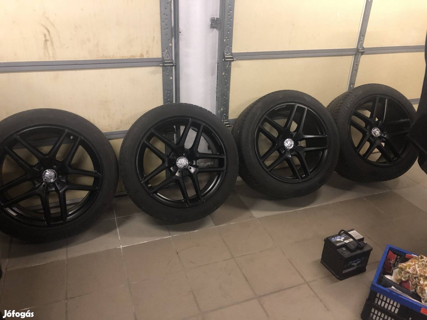 Mercedes gyári amg felni,Pirelli scorpion gumival eladó!