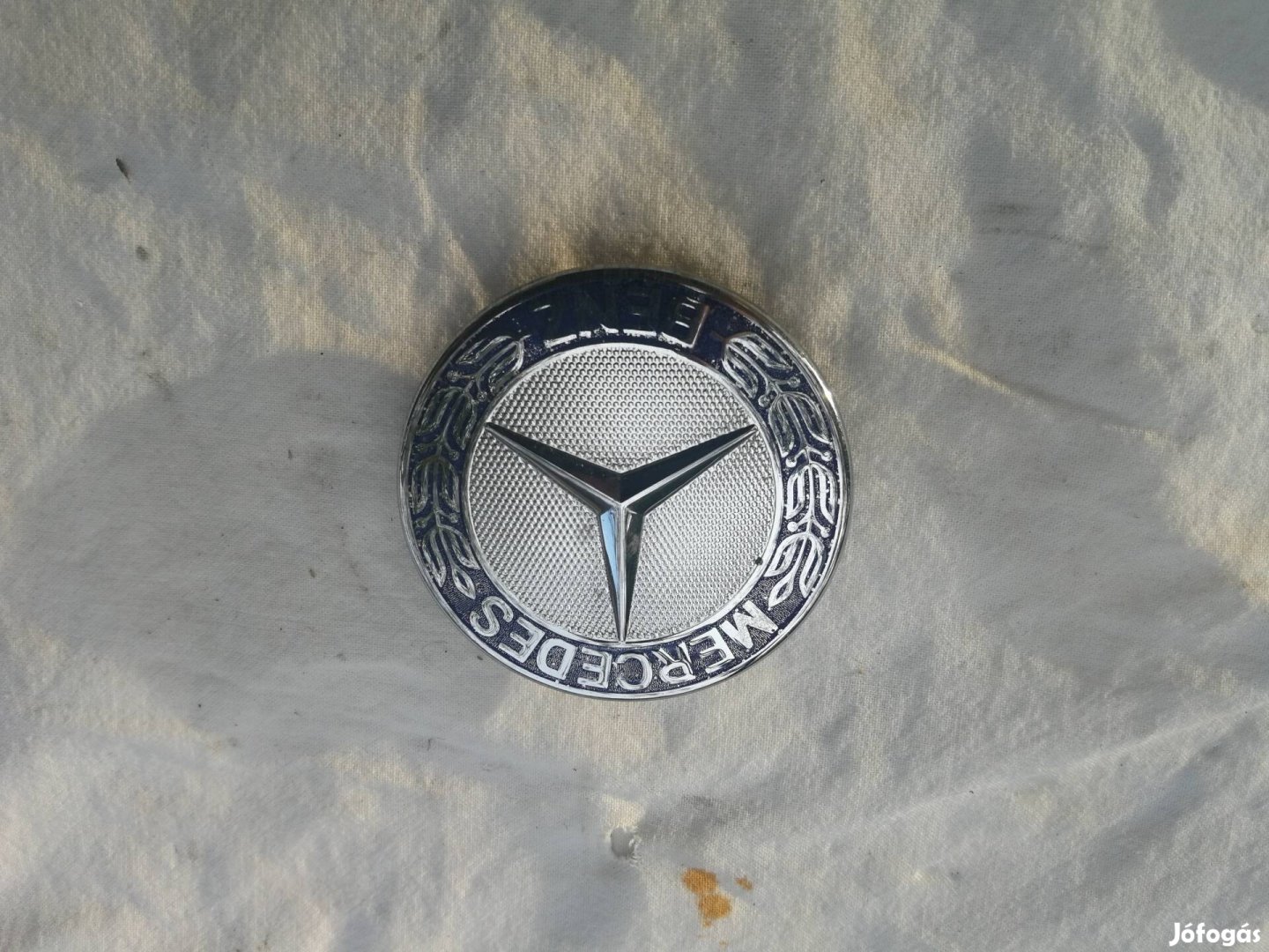Mercedes gyári bontott első embléma eladó 