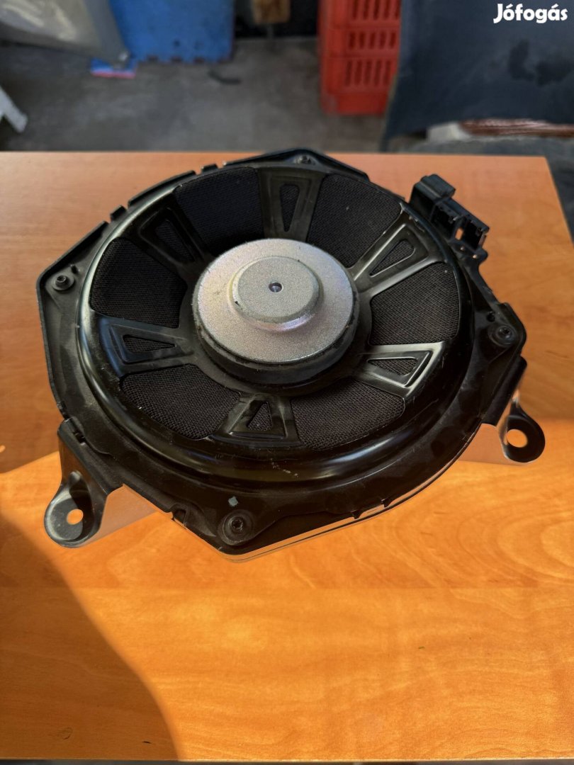 Mercedes gyári hangszóró mélysugárzó subwoofer 