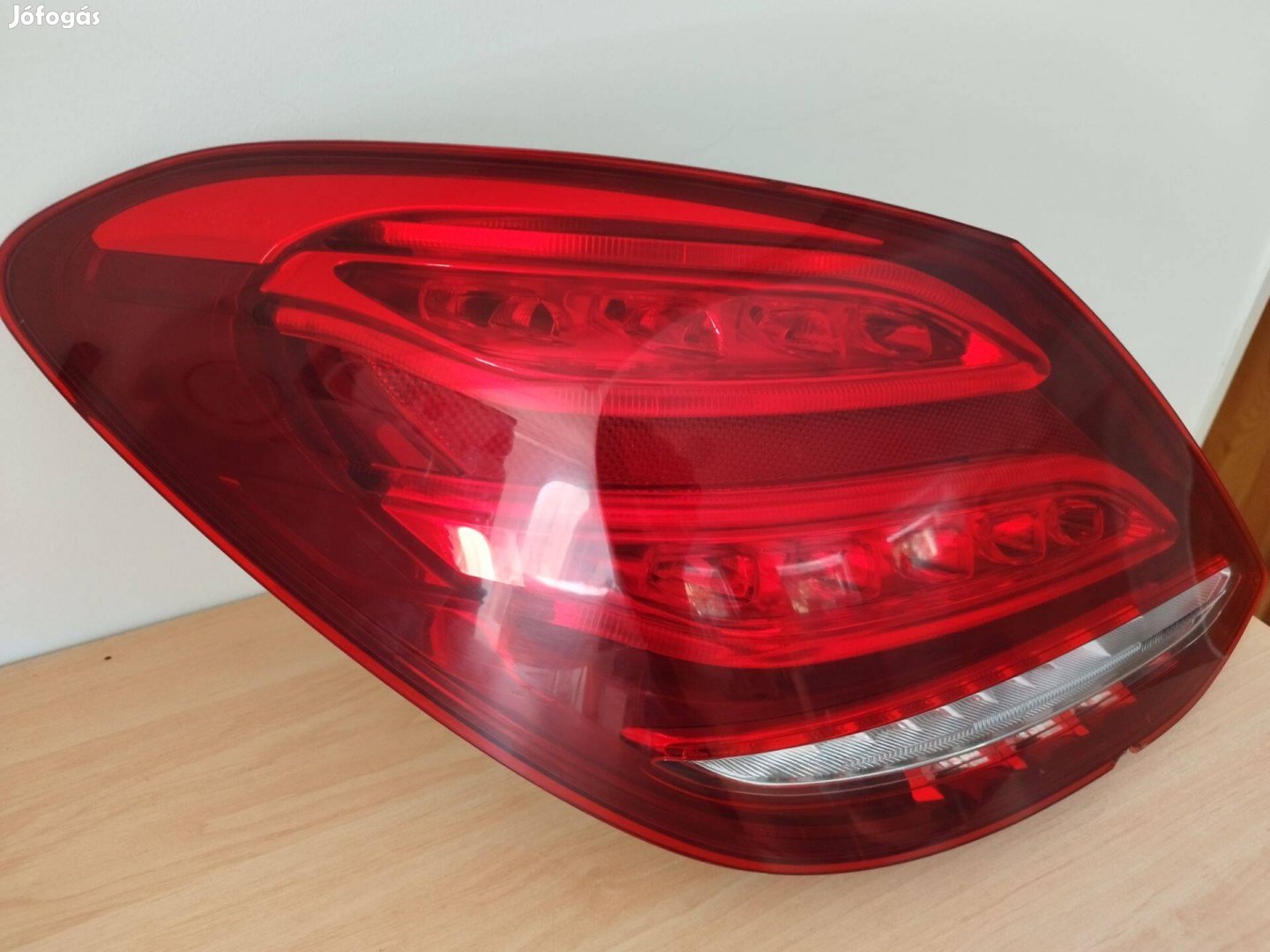 Mercedes hátsó lámpabúra