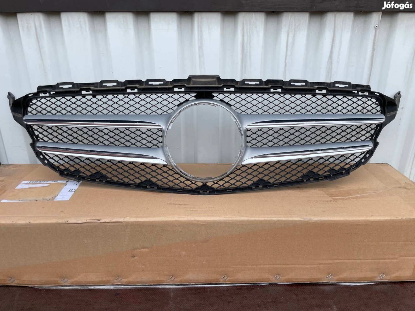 Mercedes hűtőrács C-Class w205 A2058800183