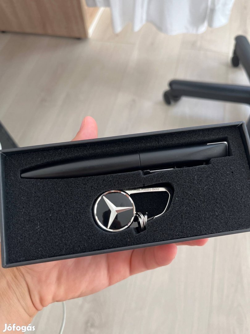 Mercedes kulcstarto toll és pendrive egyben