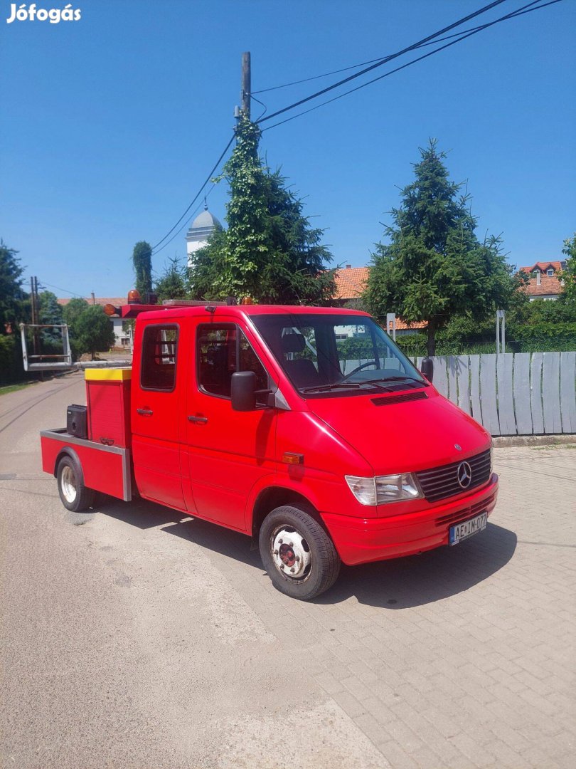 Mercedes sprinter 412-td emelő villás autómentő
