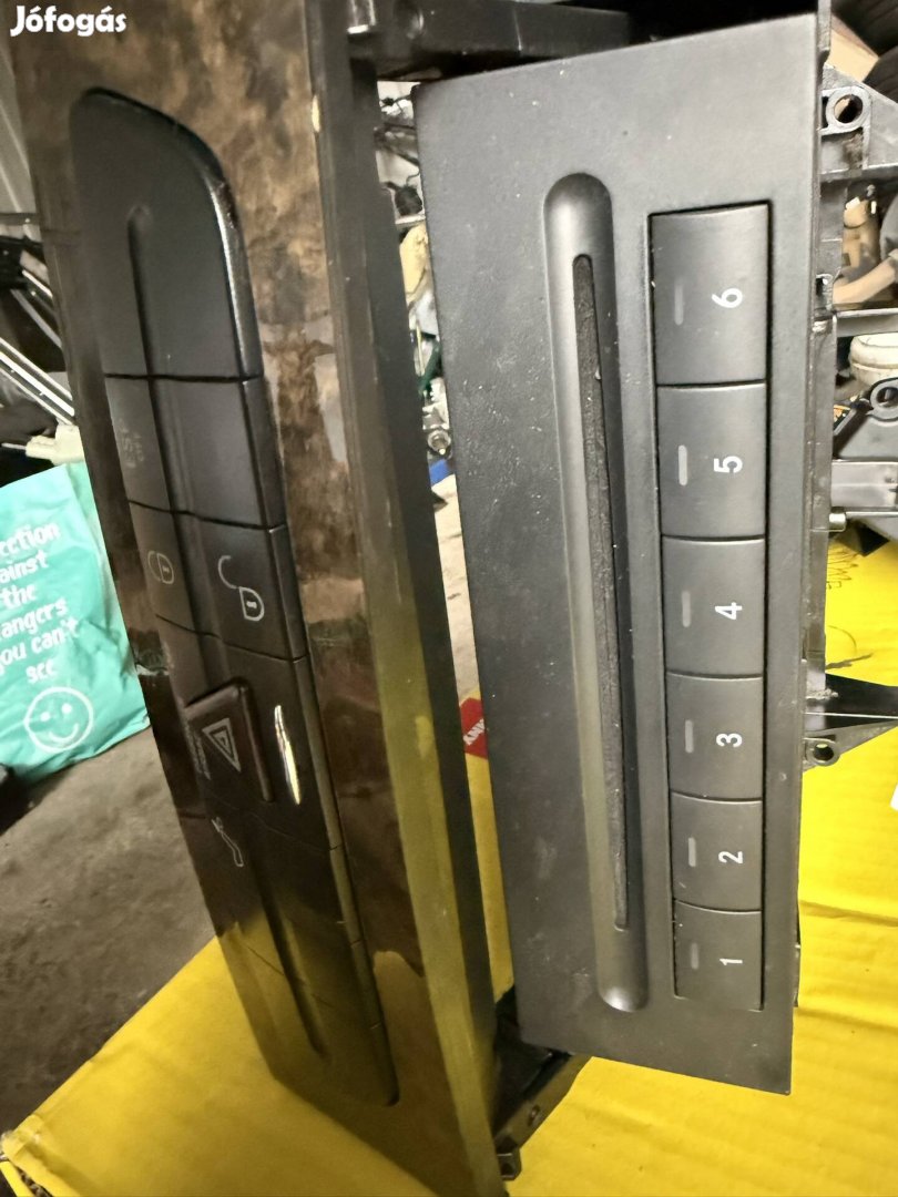 Mercedes w211 megmaradt alkatrészei