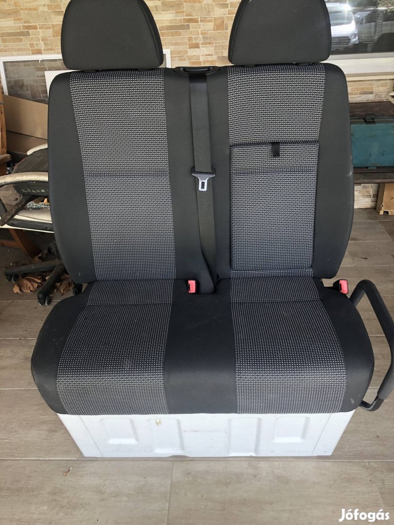 Mercedesen Sprinter gyári ülés