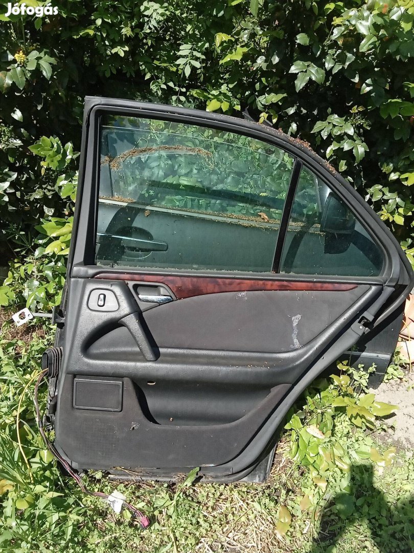 Mercédesz E class bontott ajtók