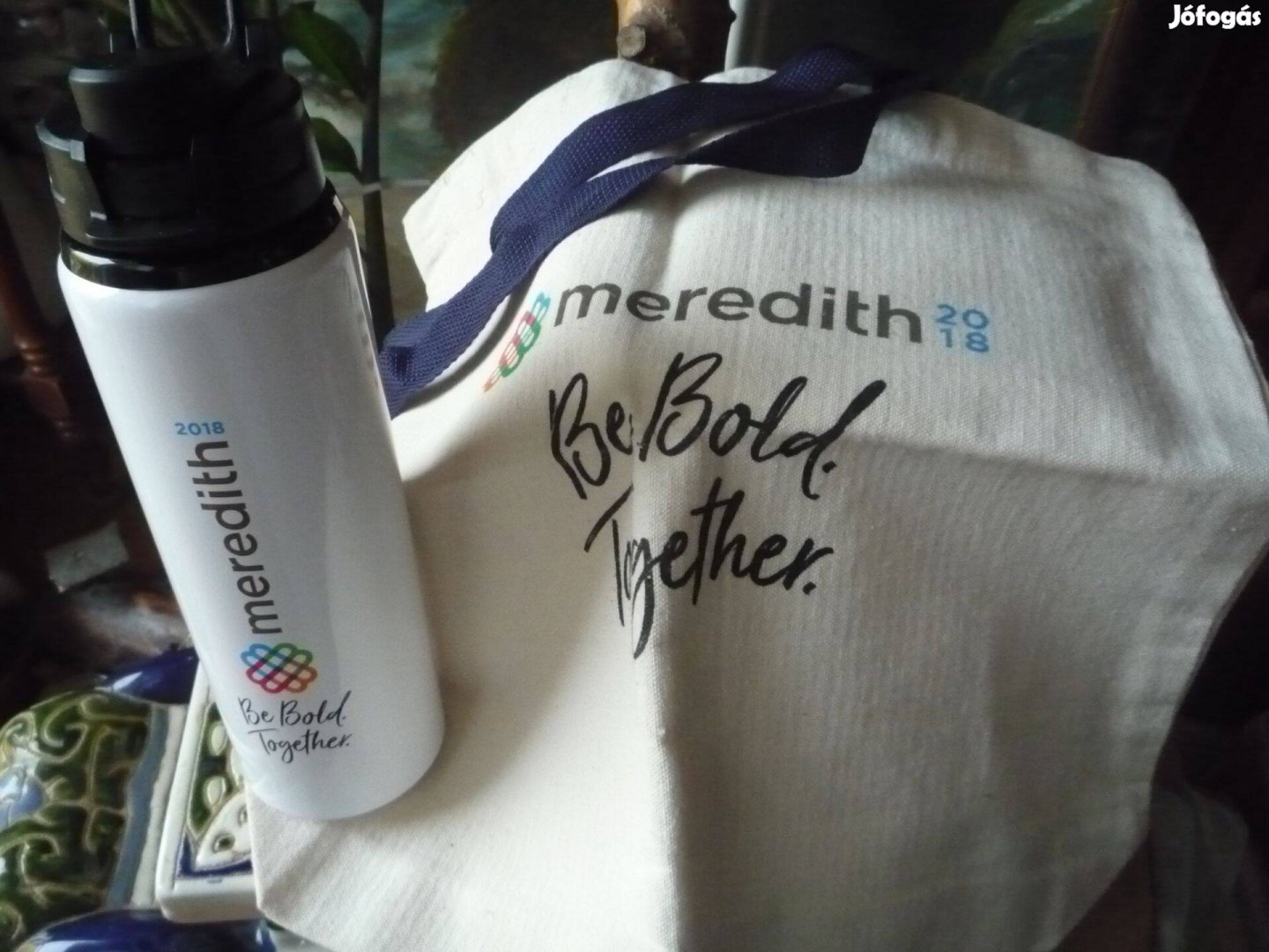 Meredith 2018 fém ivókulacs,vászon táska és mobiltelefon tartó egyben