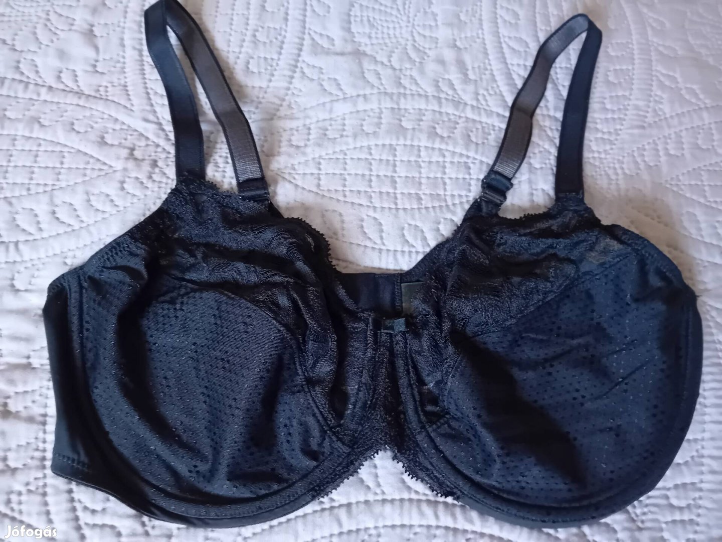 Merevítős, csipke díszítéses melltartó