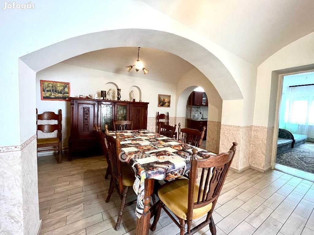 Mérgesi eladó 120 nm-es ház