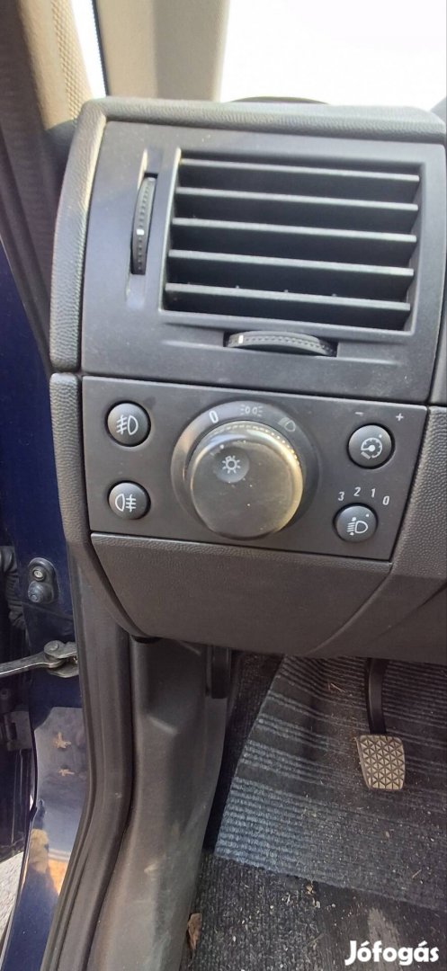 Meriva A eladó dizere váltás miatt.