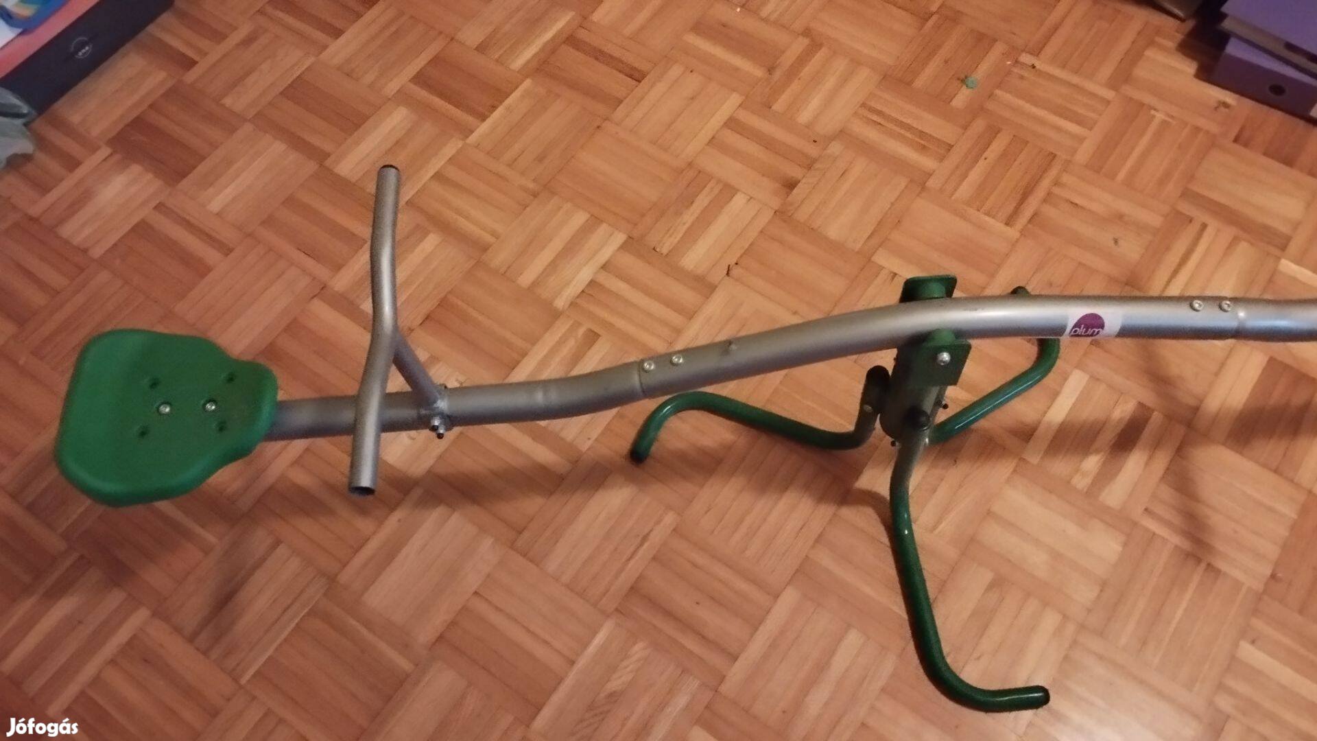 Mérleghinta kisgyermek