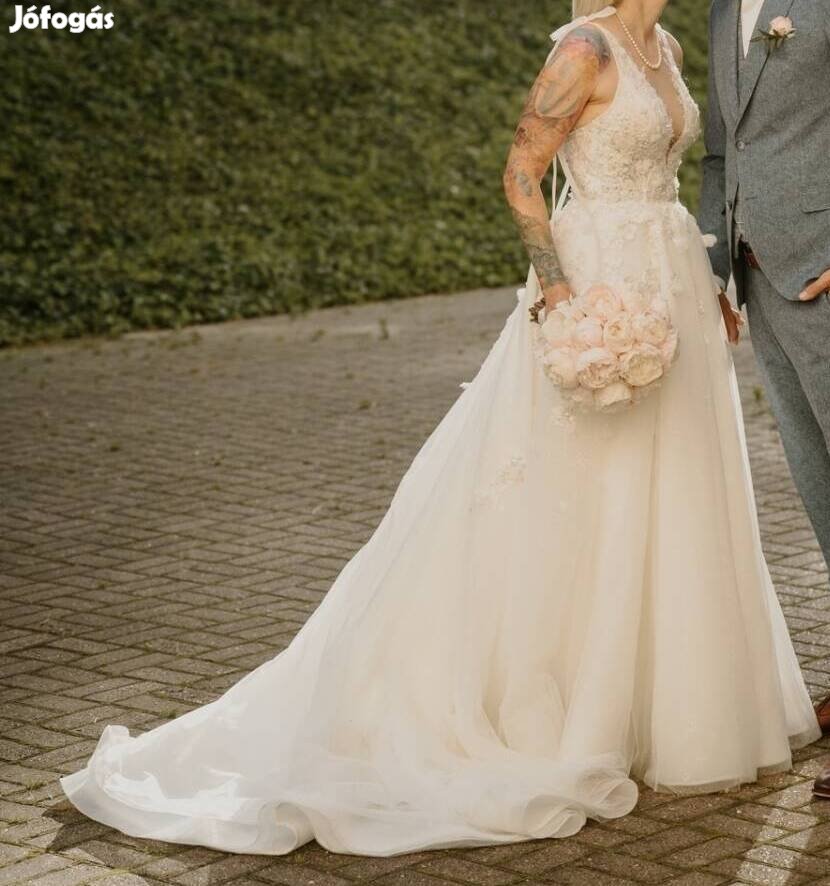 Meseszép menyasszonyi ruha