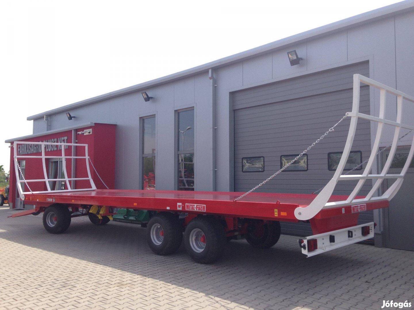 Metal Fach T009 új bálaszállító