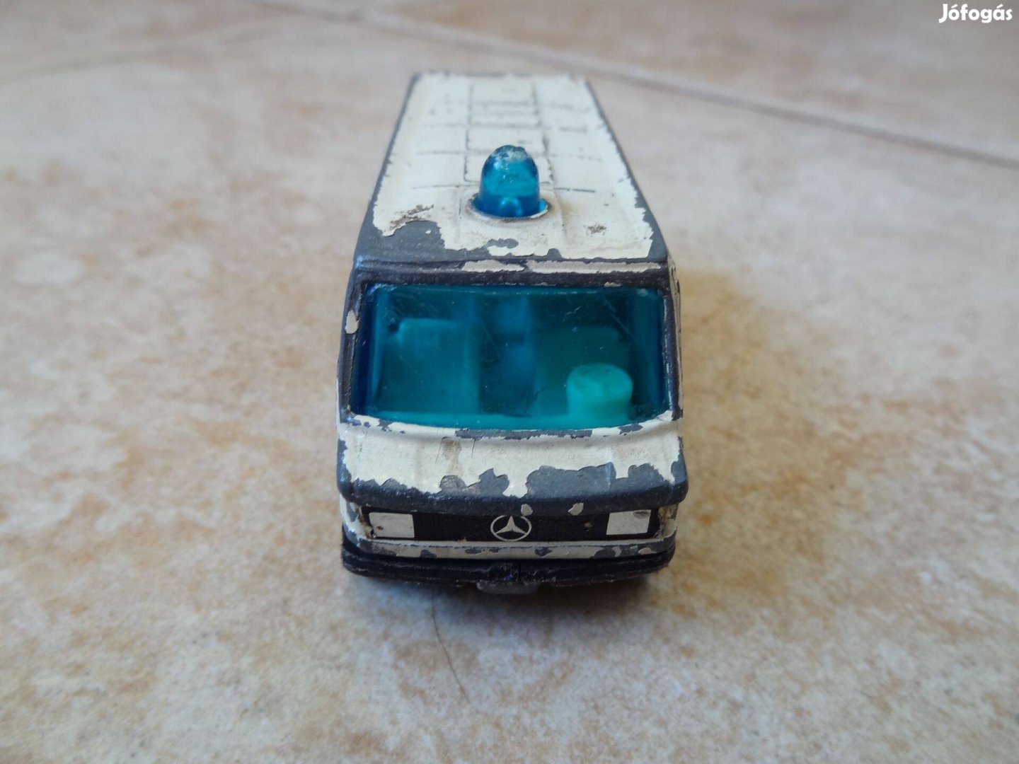 Metalcar Mercedes 208D mentő mikrobusz kisautó, matchbox, játékautó