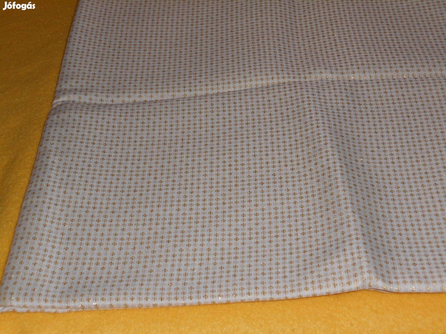 Méteráru - alkalomra. Divatos, fémszálas. 800 Ft. m