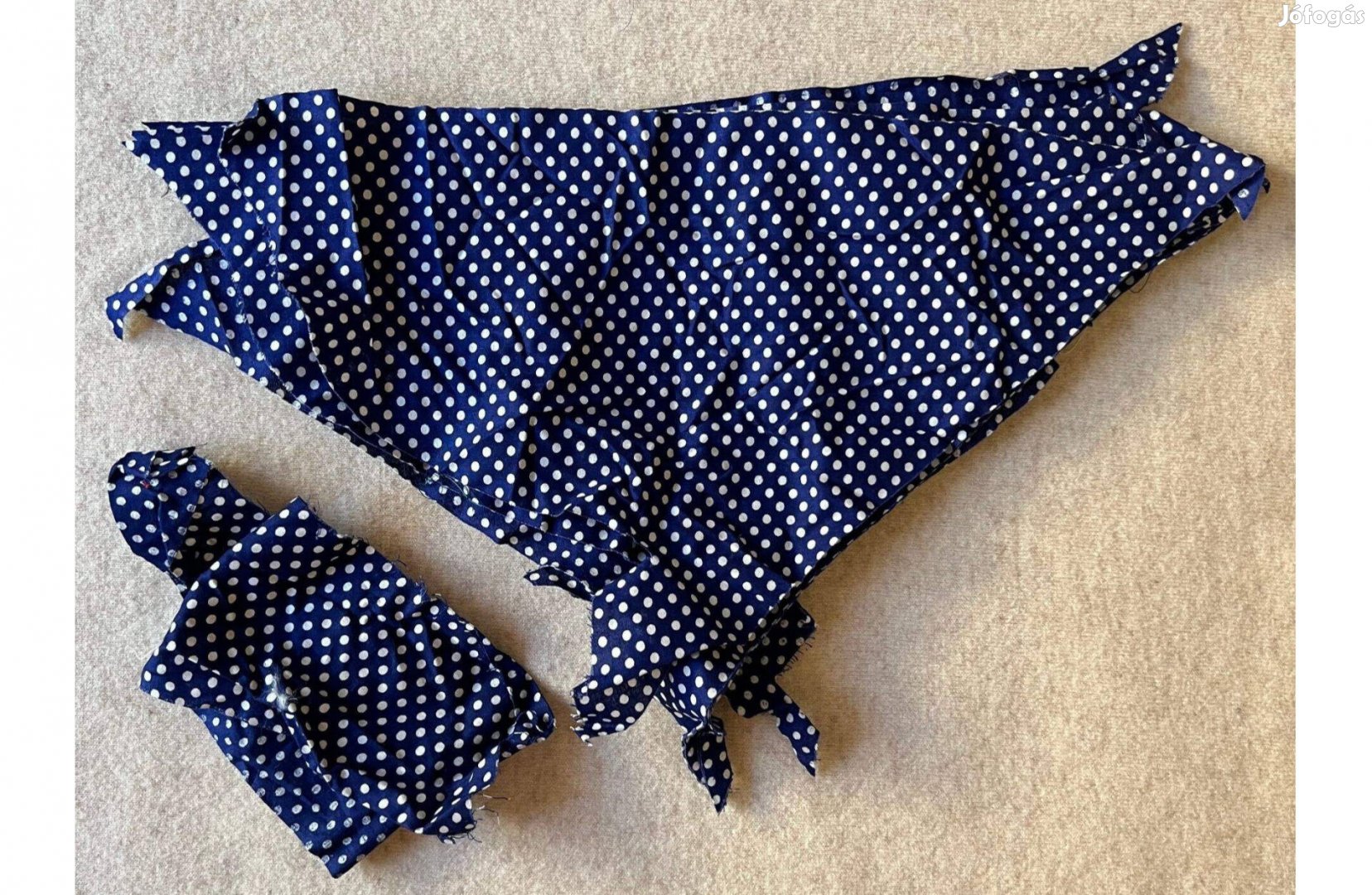 Méteráru, textil karton sötétkék, fehér pöttyös csomag