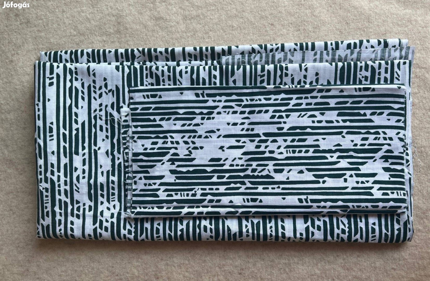 Méteráru, textil karton zöld csíkos csomag