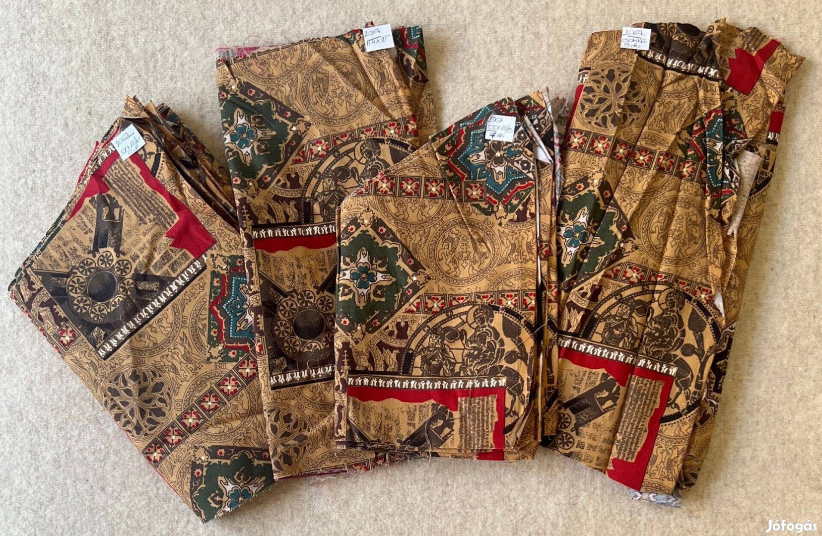 Méteráru, textil kartonszerű, puhább figurás okkersárga