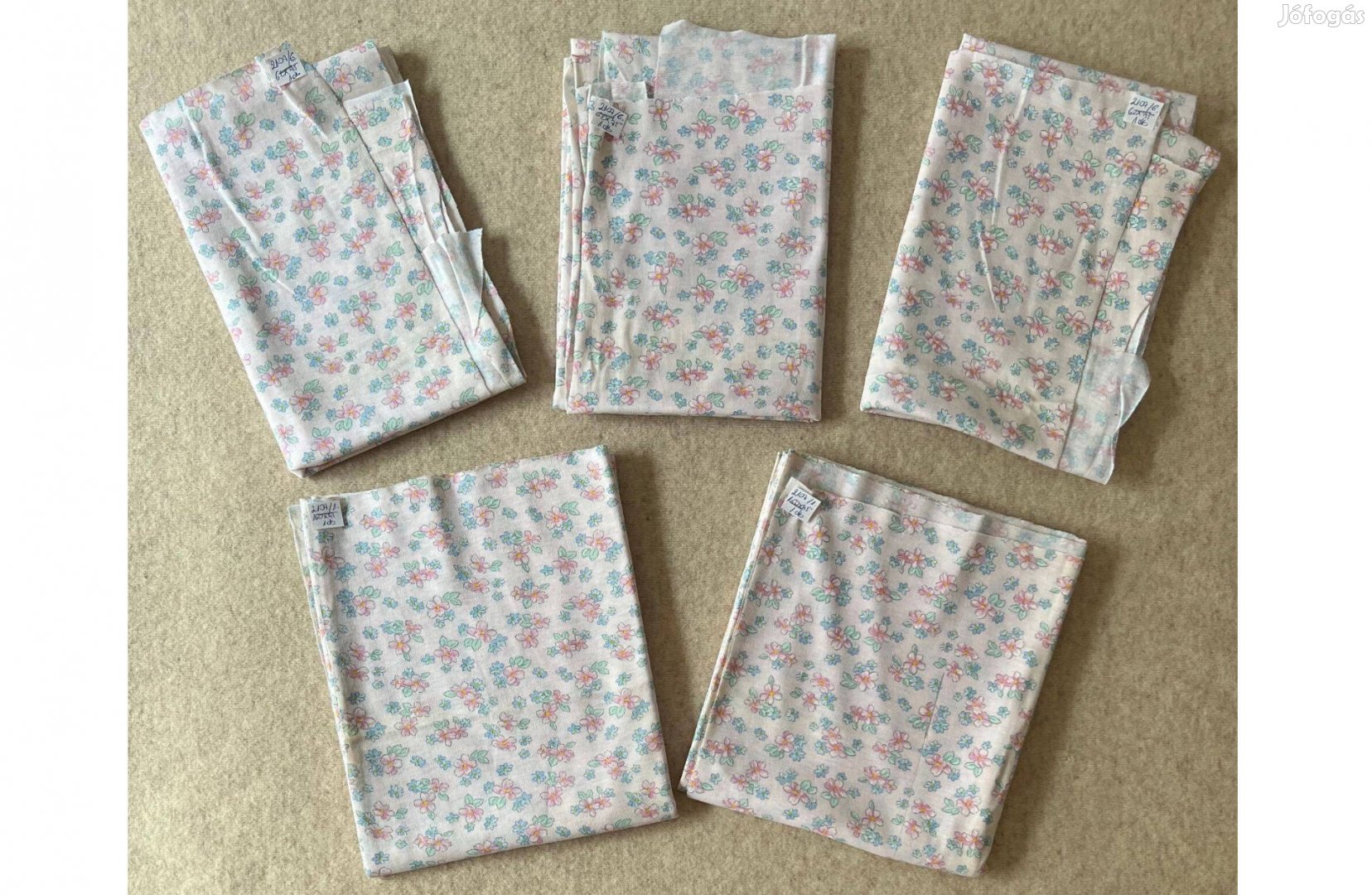 Méteráru, textil pamut, póló rózsaszín, kék virág