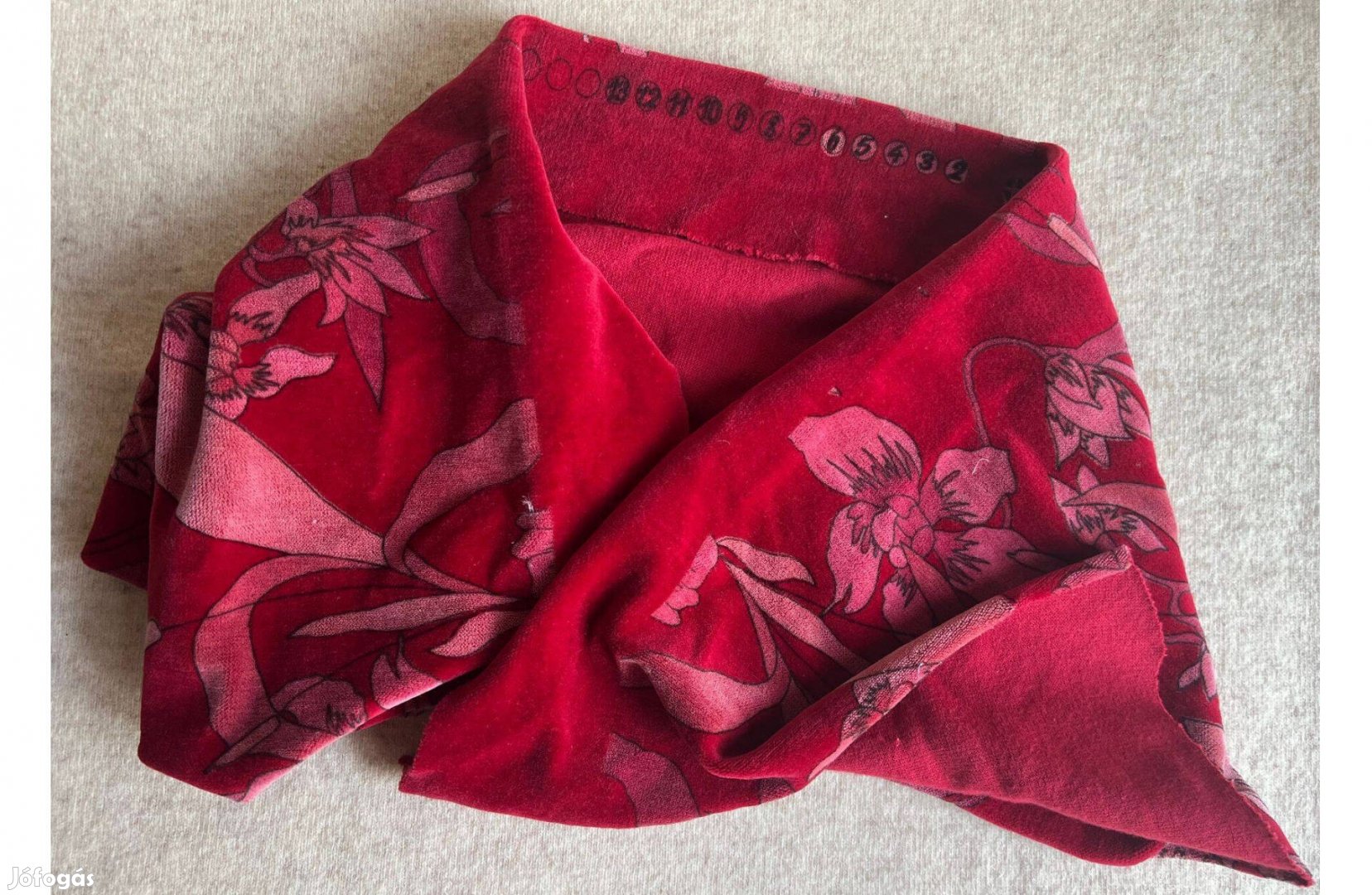 Méteráru, textil tükörbársony virágos