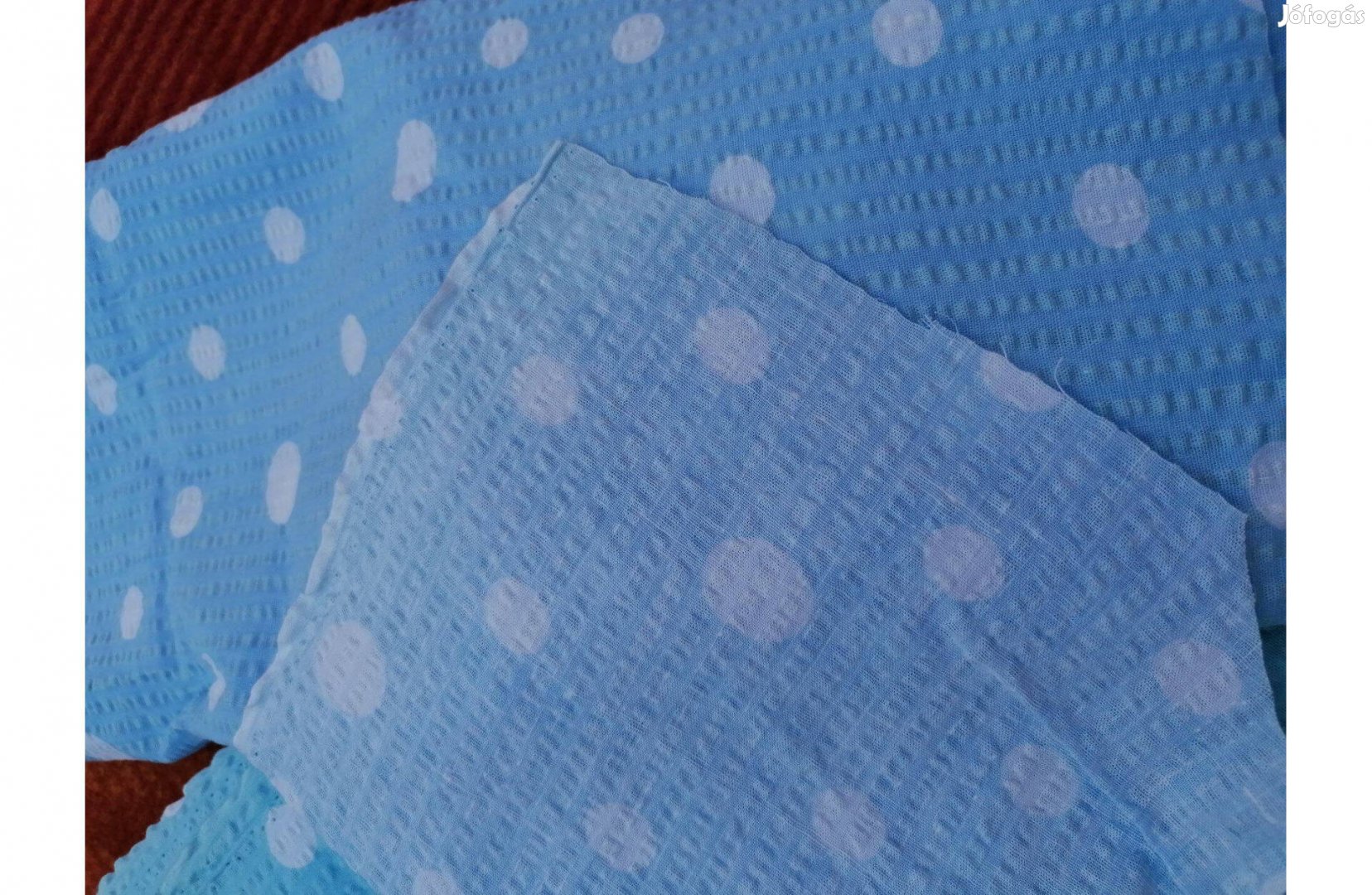 Méteráru textil (krepp) kék, fehér pöttyös 44 db