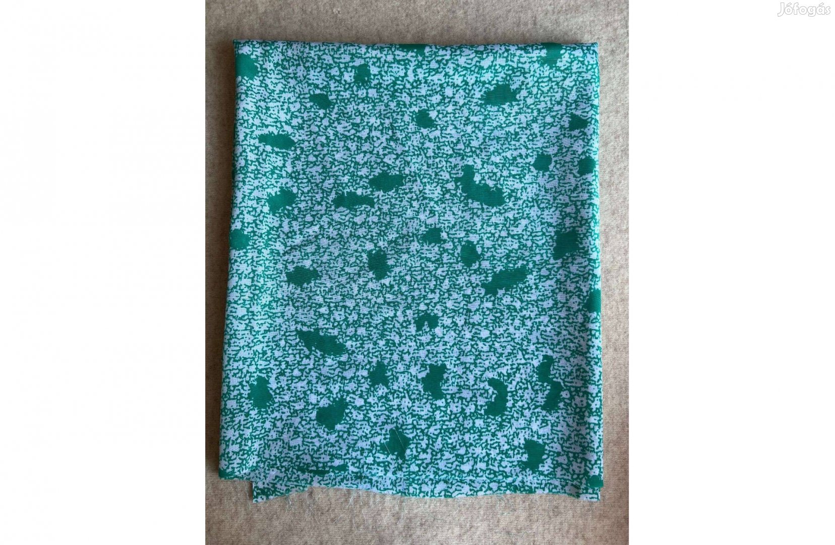 Méteráru textil (selyem) fehér, zöld mintás