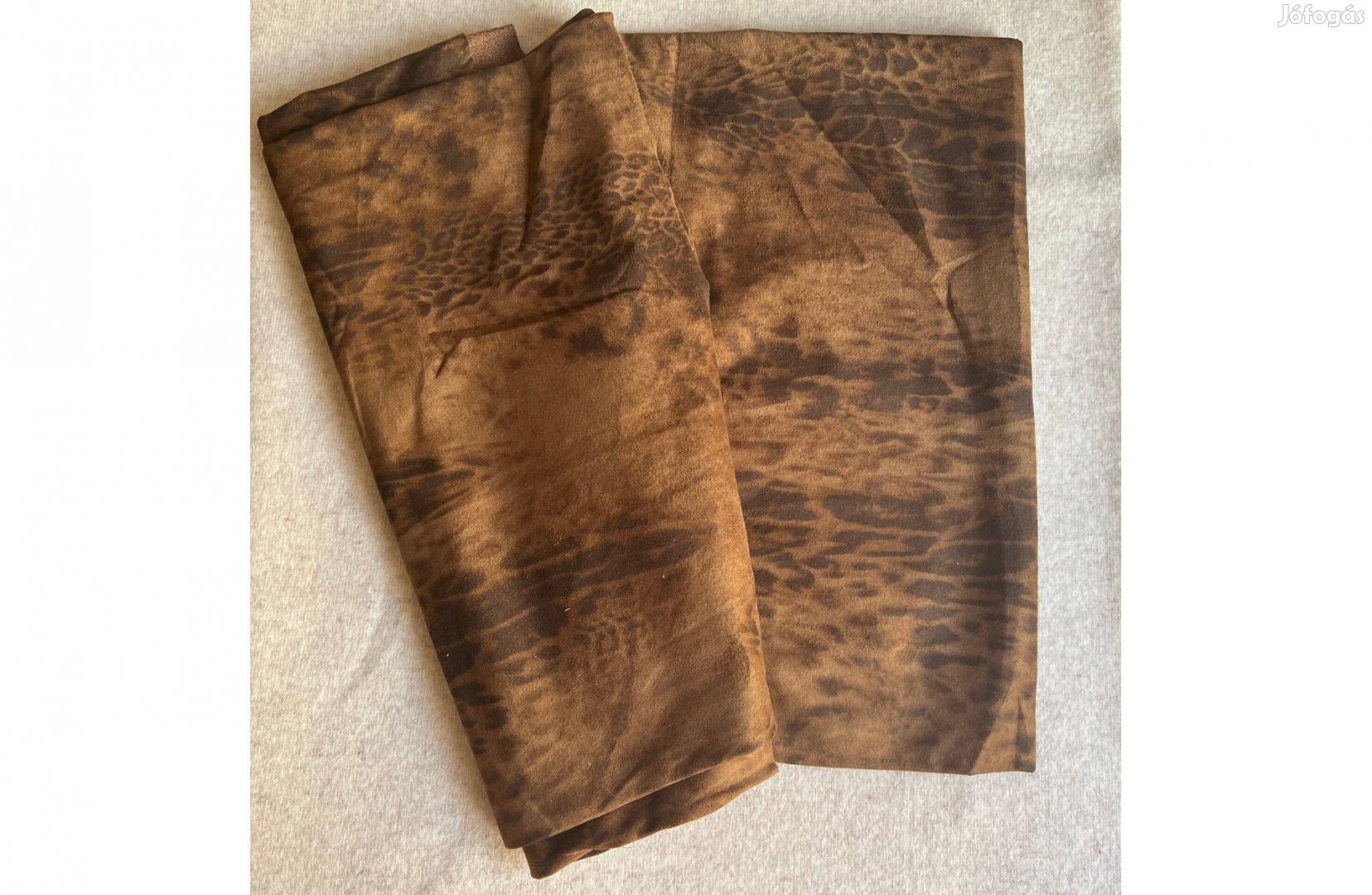 Méteráru textil (velúr hatású) barna, leopárd mintás 1 db