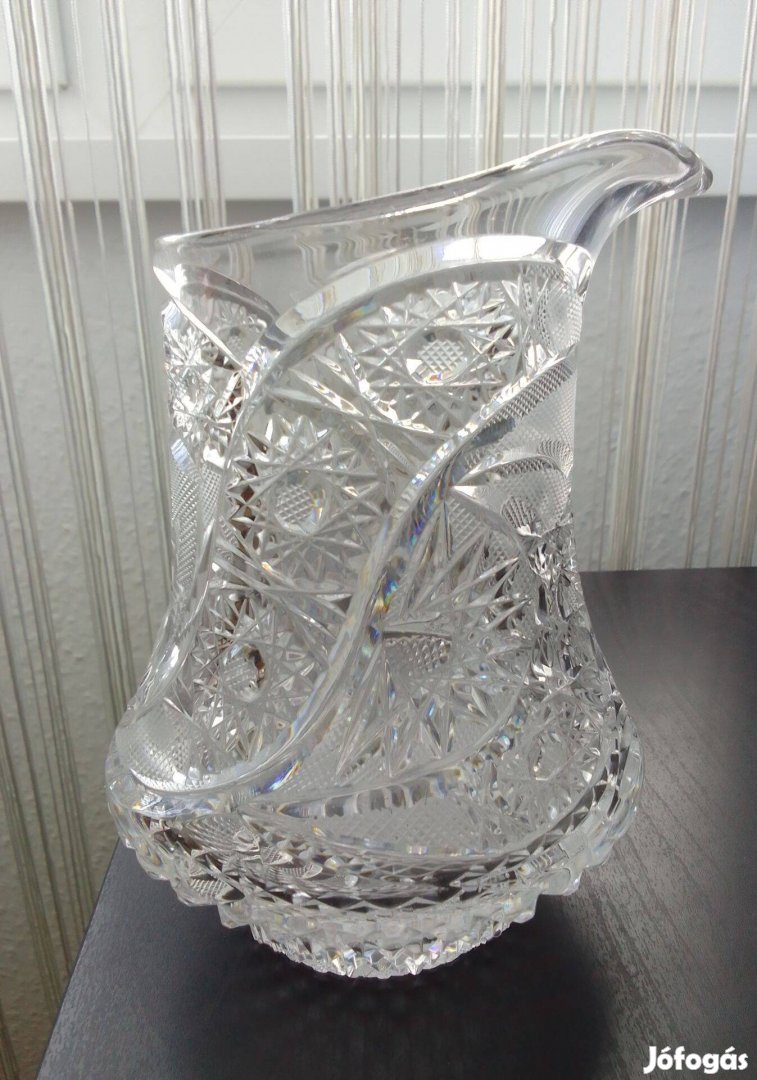 Metszett üveg váza