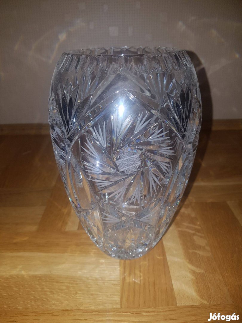 Metszett üveg váza cca 25 cm magas