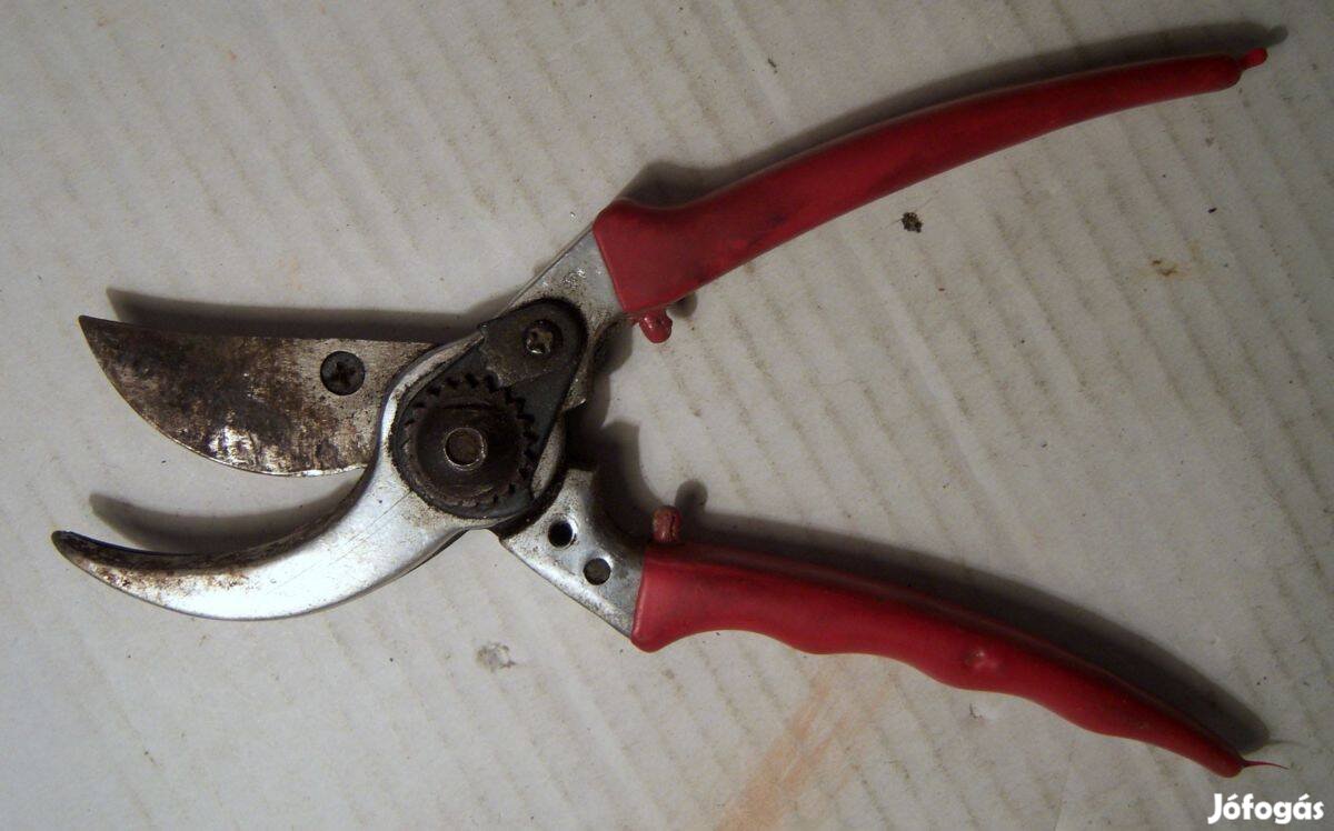 Metszőolló Ver.1 sérült, hiányos