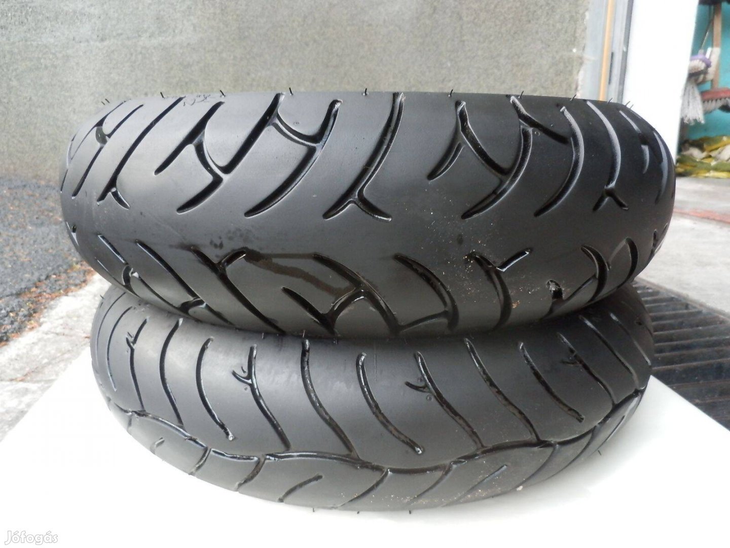 Metzeler Feelfree 120/70 R14 első és 140/60 R14-es hátsó gumi