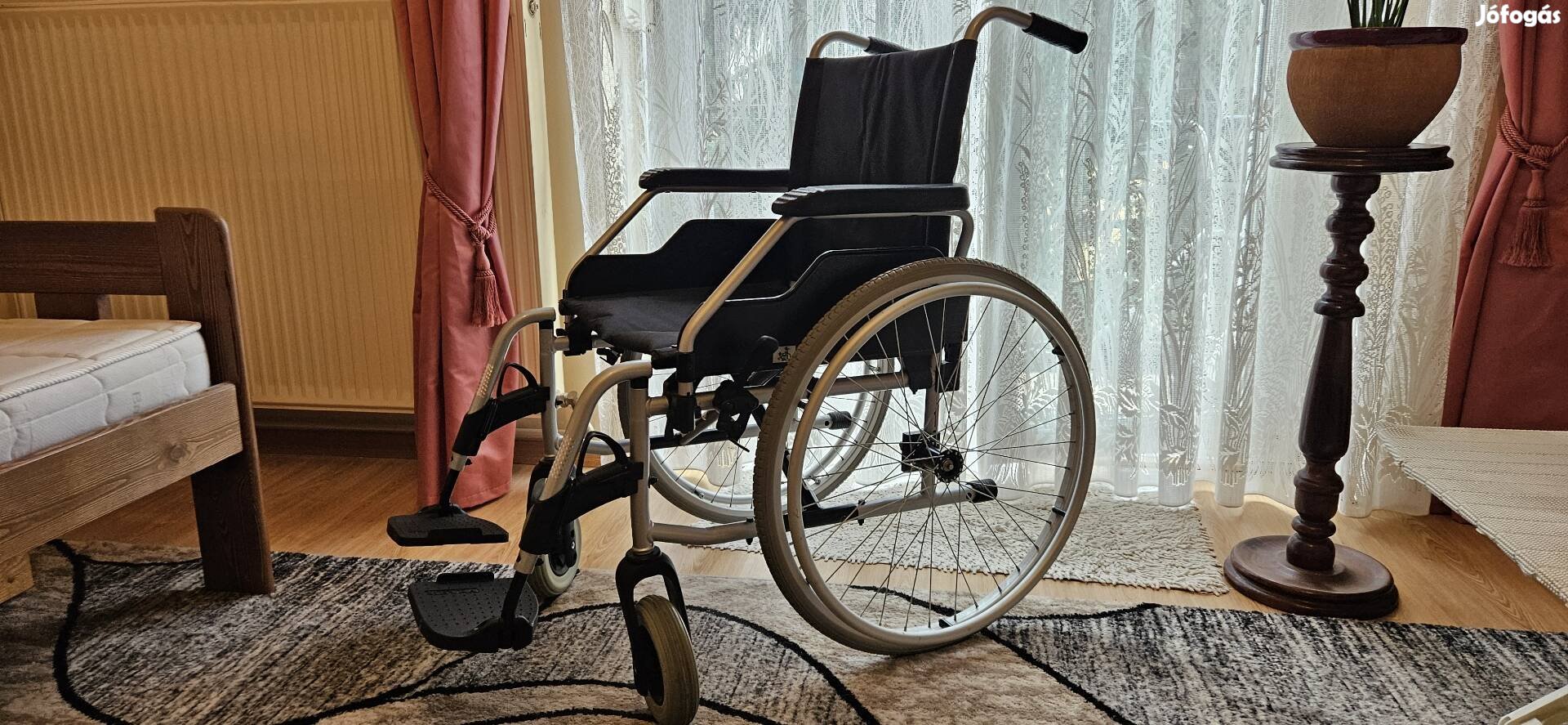 Meyra Standard 3.600 összecsukható kerekesszék