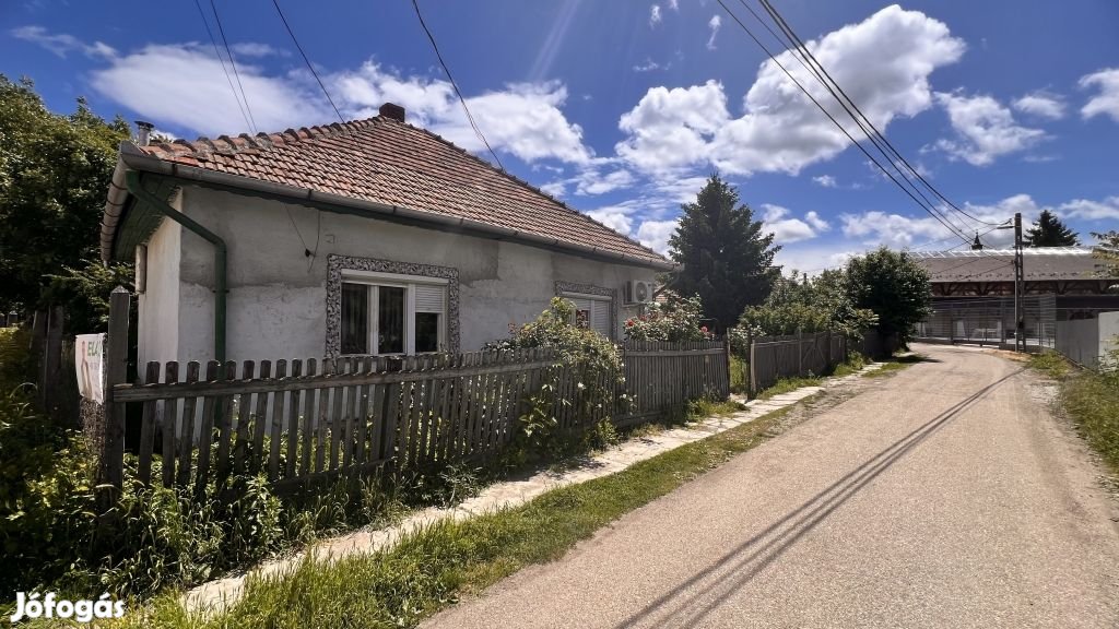 Mezőcsát belváros, 2 szobás, 50m2, klímás családi ház Eladó