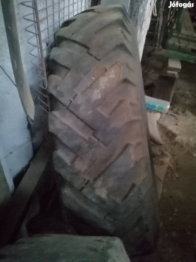 Mezőgazdasági gumik 8,25x20 eladó 