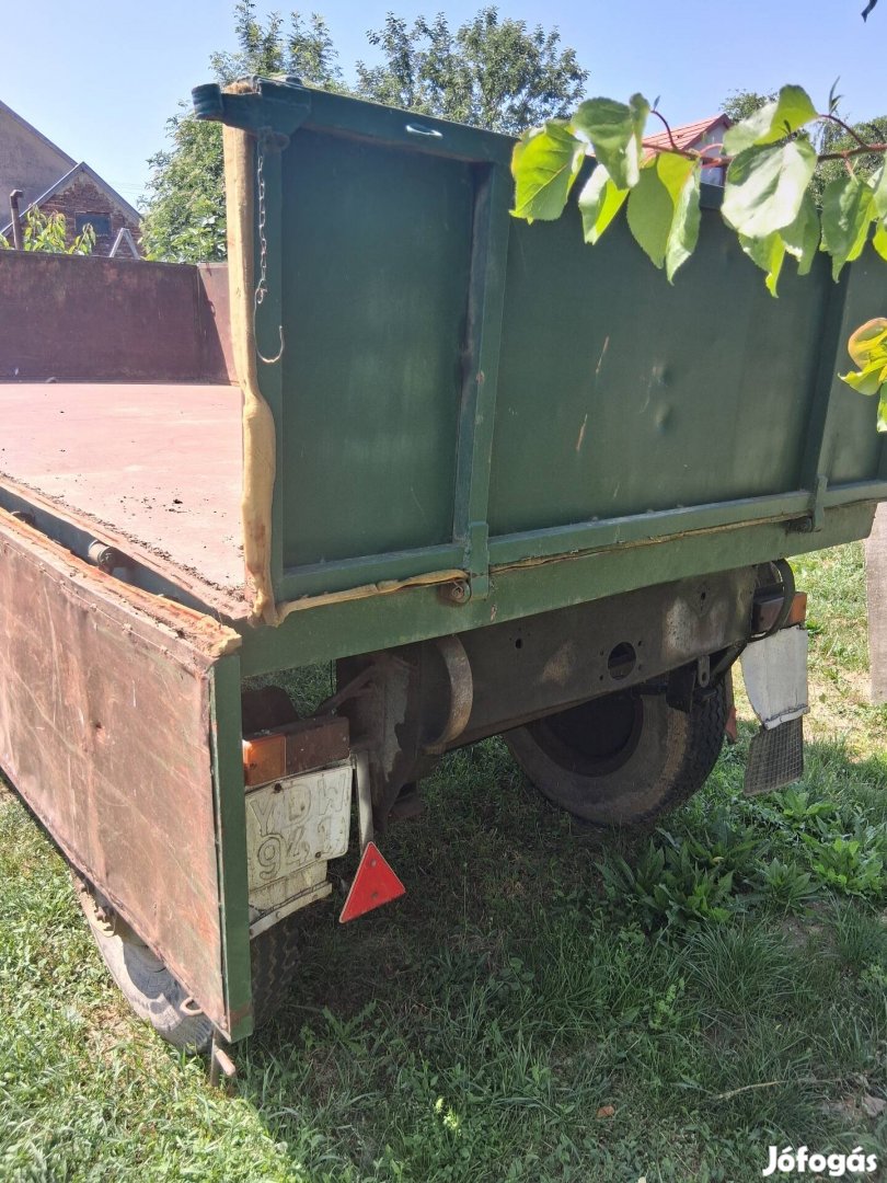 Mezőgazdasági pótkocsi 
