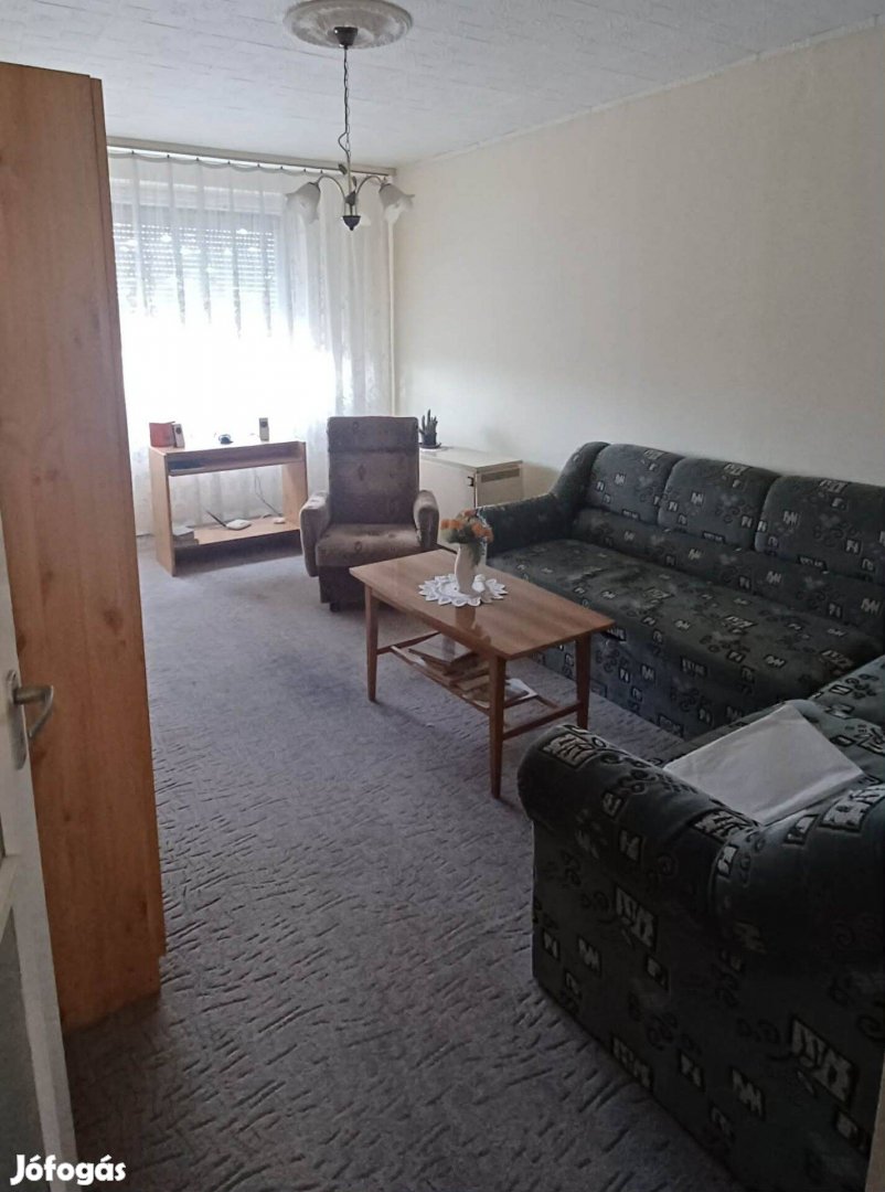 Mezőhegyesi panel lakás eladó