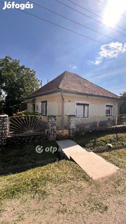 Mezőnagymihály központjában, 2 szobás 65m2 családi ház Eladó