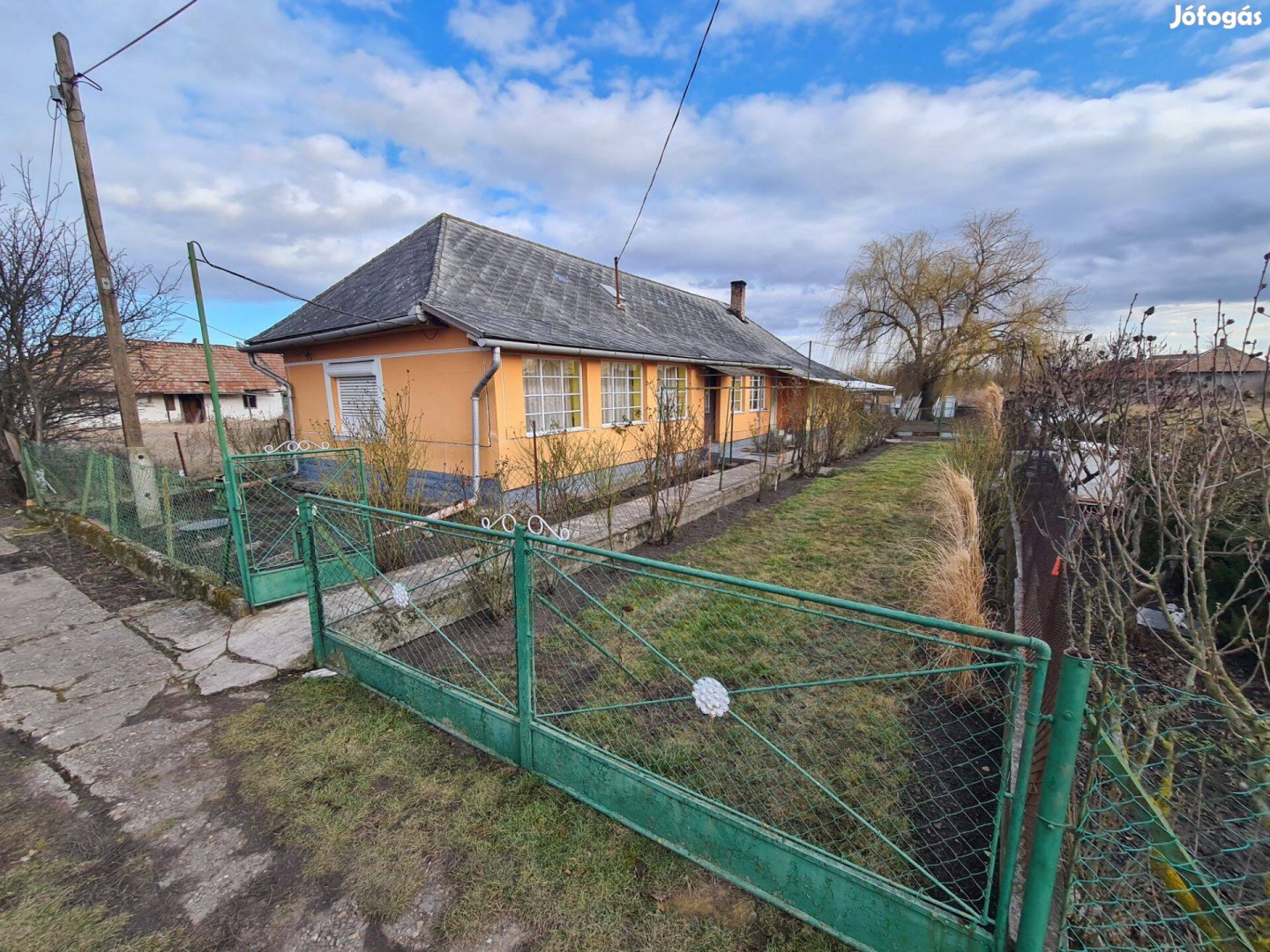 Mezőtárkányon, dupla telken családi ház eladó