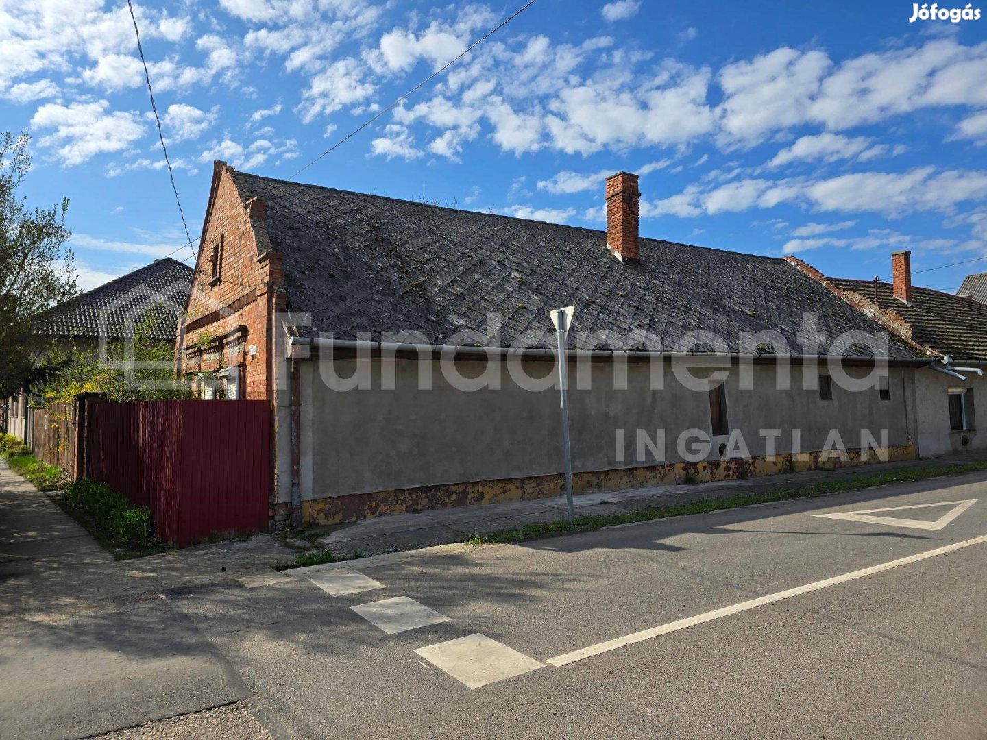 Mezőtúr főútján családi ház