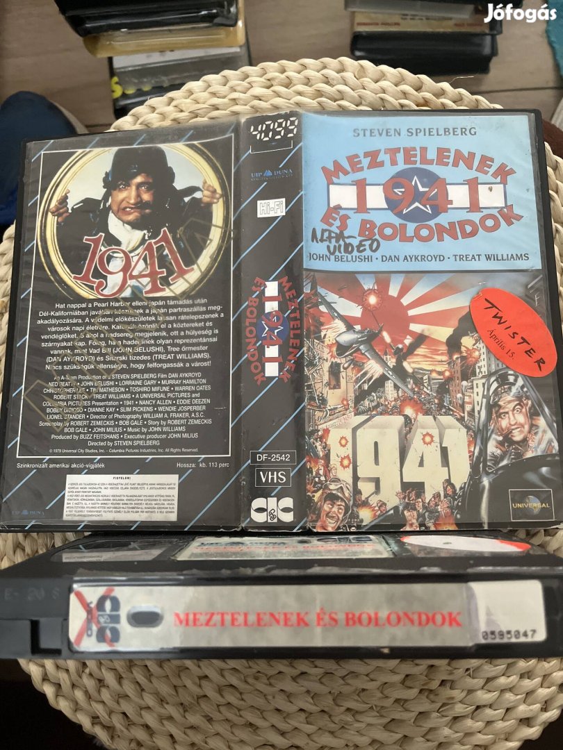 Meztelenek és bolondok vhs