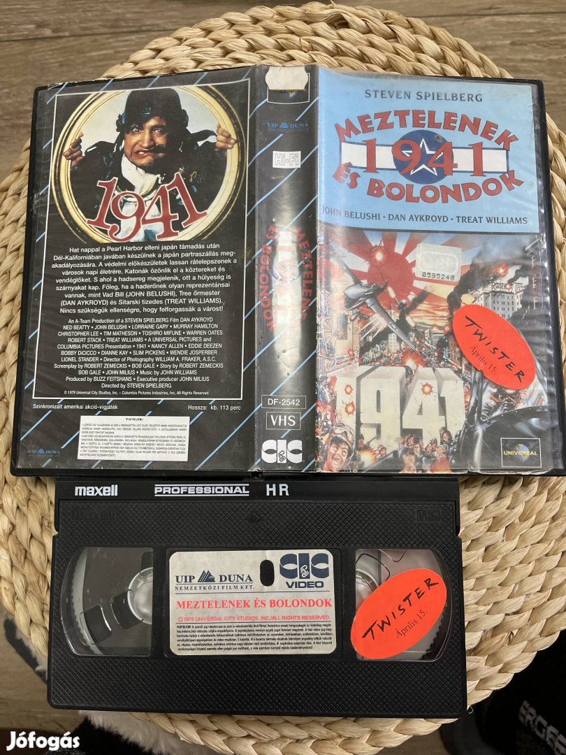 Meztelenek és bolondok vhs