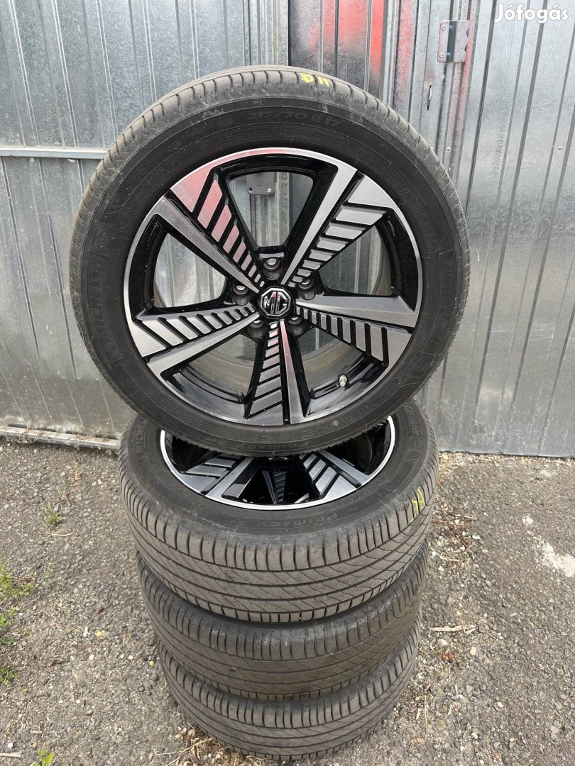 Mg zs ev 17" alufelni 215/50R17 michelin nyári gumival