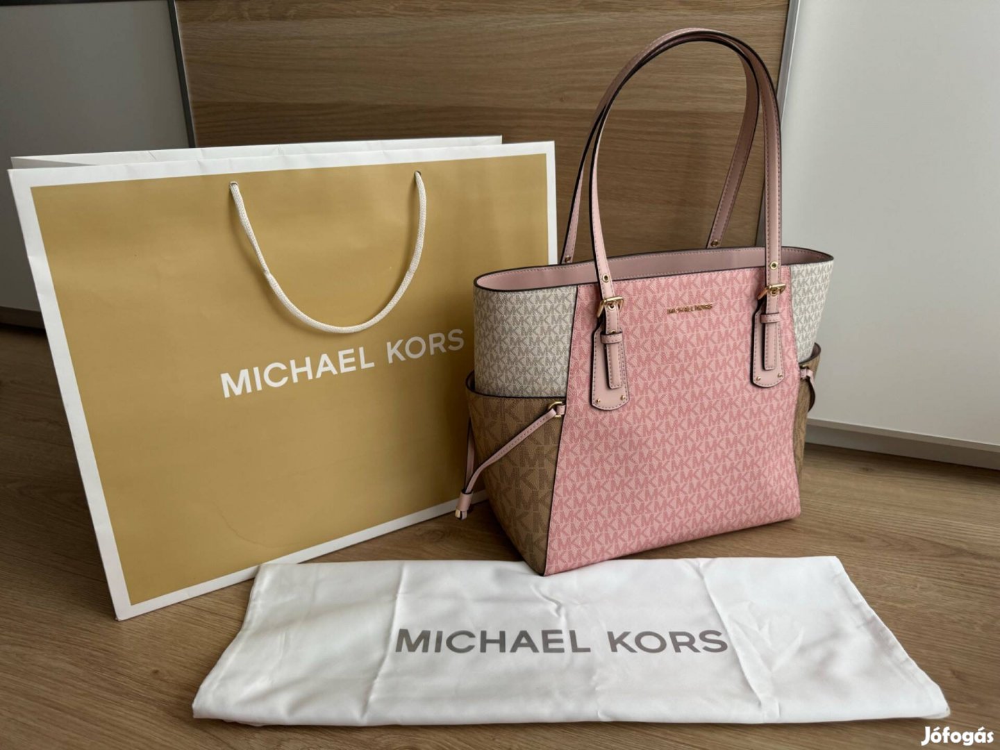 Michael Kors Voyager Tote Bag