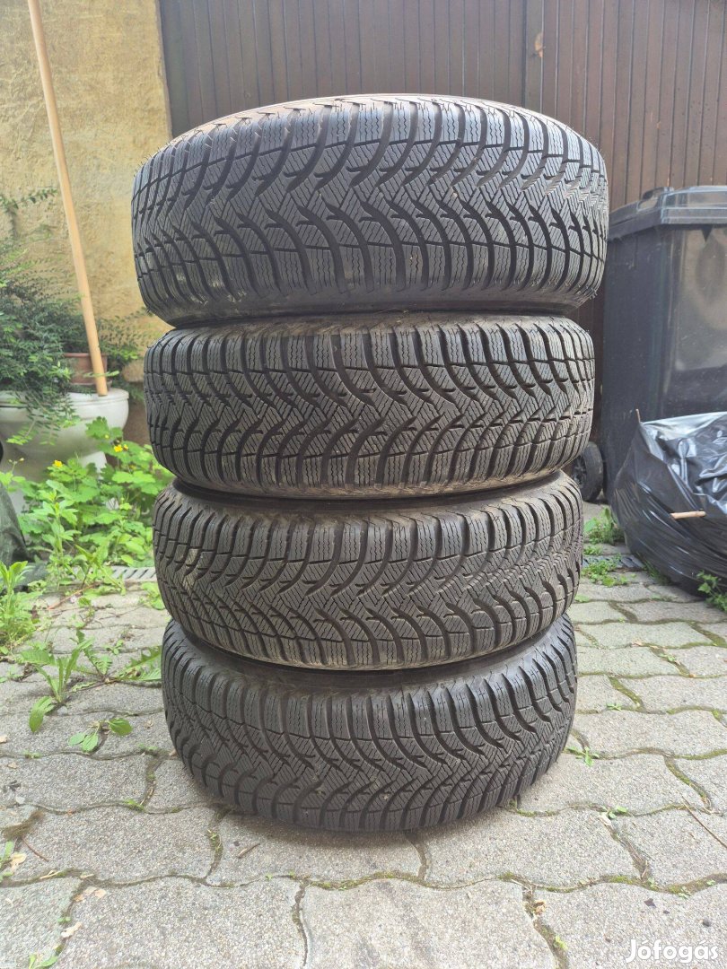 Michelin 175/65 14 Collos téli gumi szett felnivel