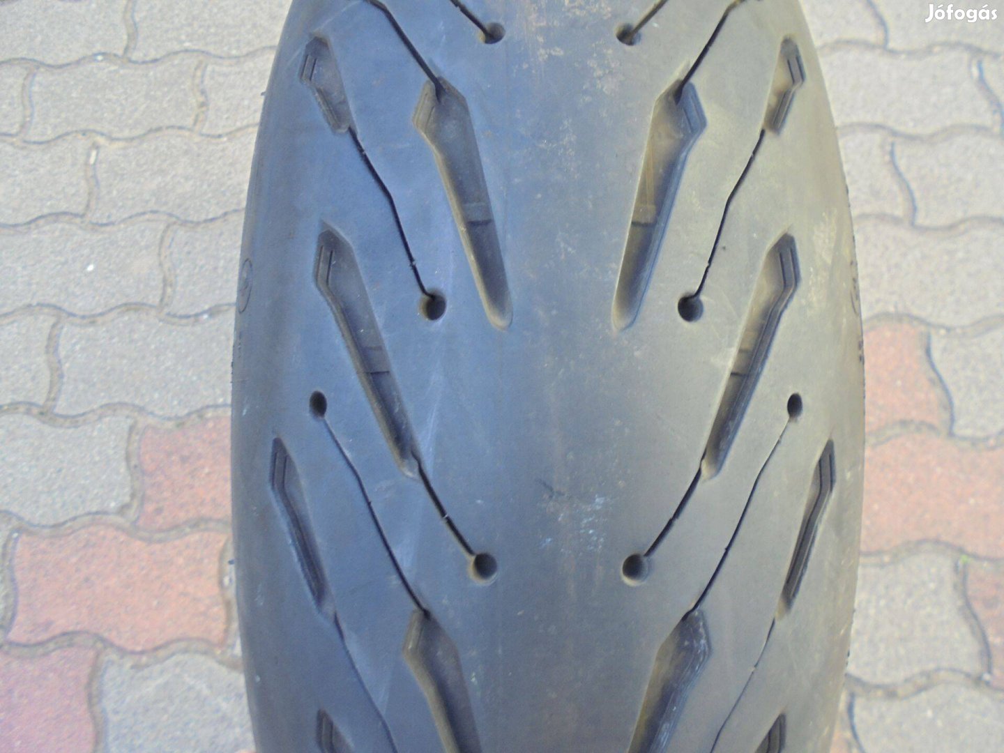 Michelin 17-es szinte új ( 2021.51) hátsó gumi eladó