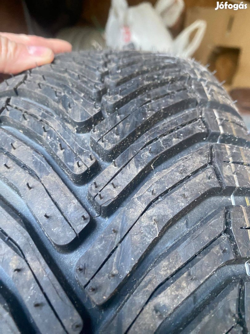 Michelin 185/60 R14 nyári gumi felnire szerelve eladó!