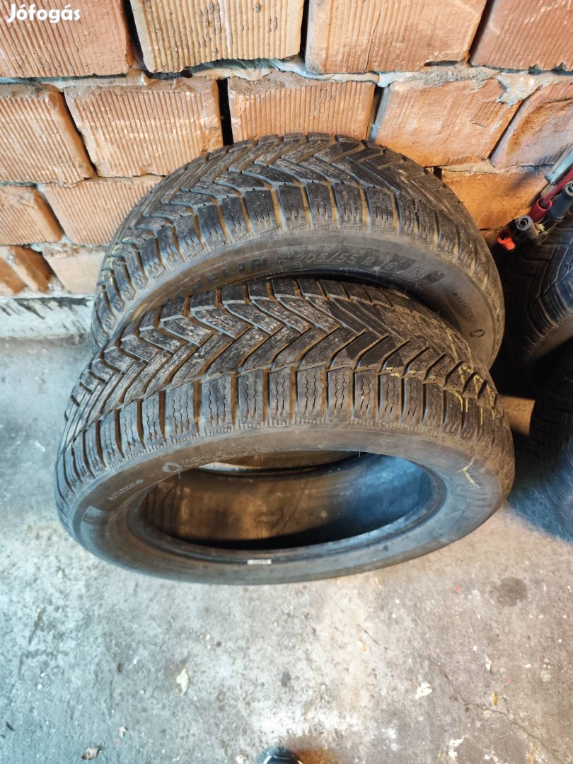 Michelin 205 55 16 4db téli gumi eladó.