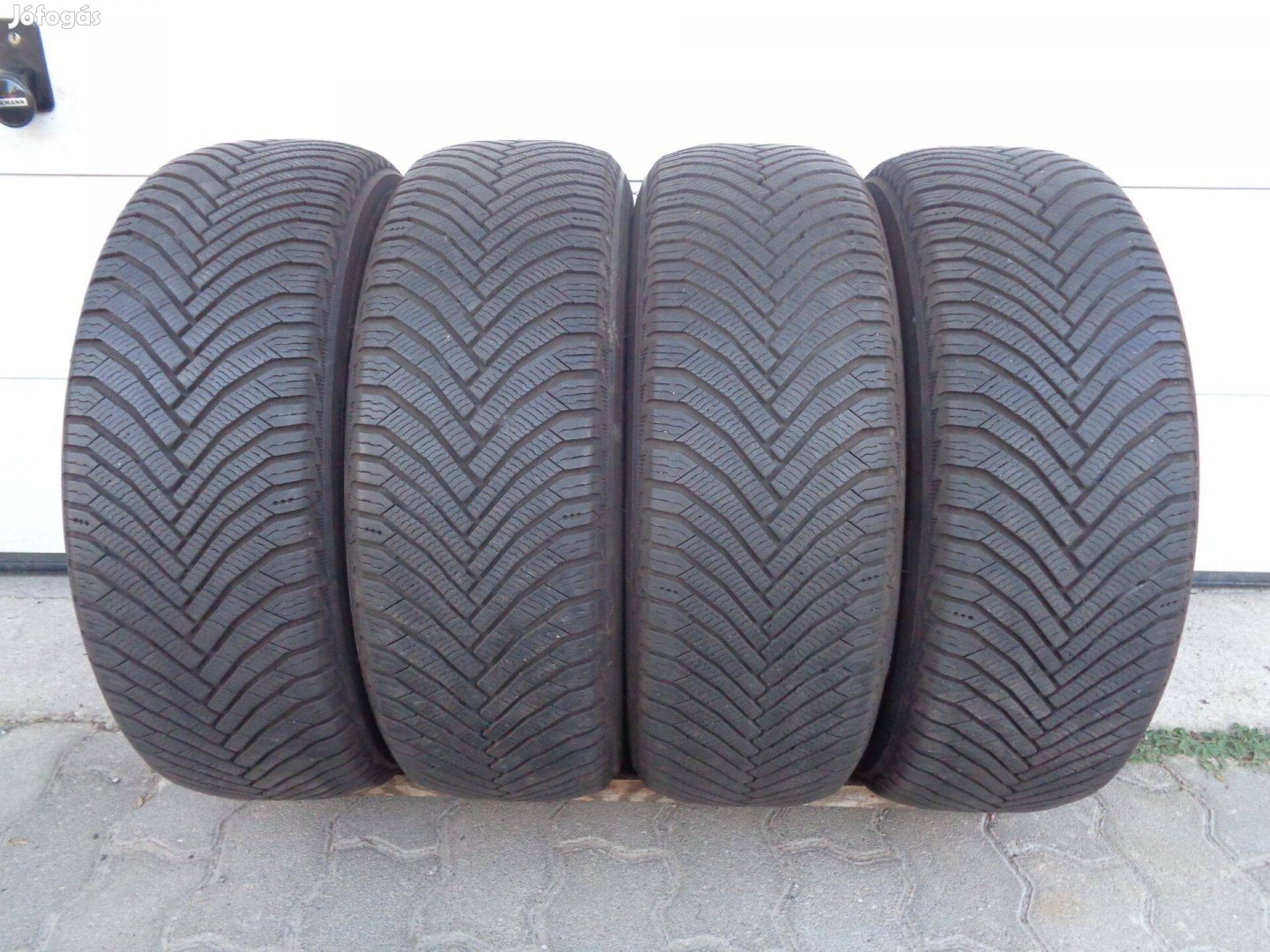 Michelin 205/60R16 téli gumi, 2024 gyártású, újszerű állapotban eladó