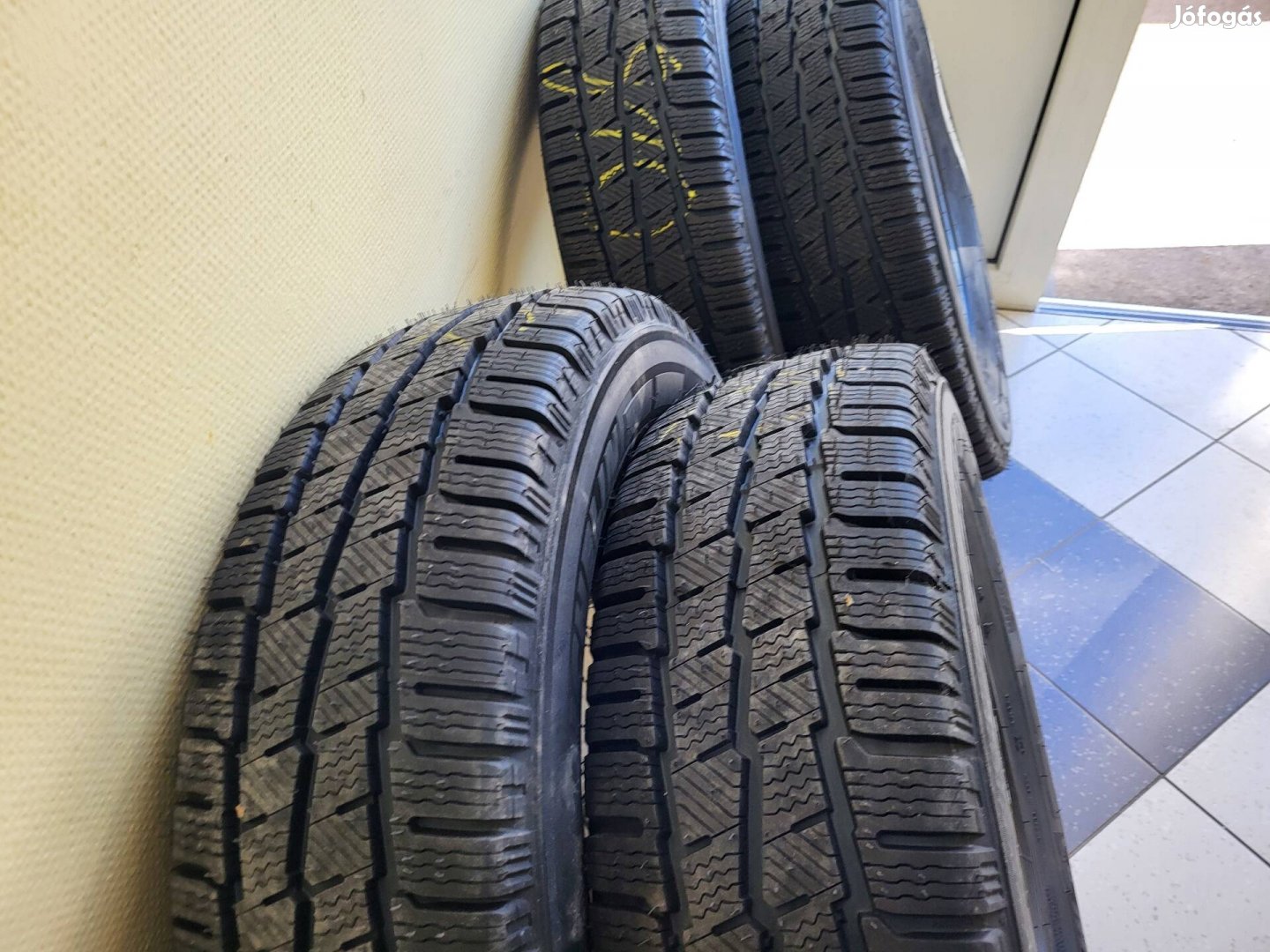 Michelin 225/75 R16 C téligumi